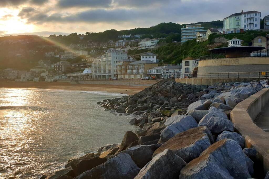 Beautiful Seaside Apartment With Parking Ventnor Εξωτερικό φωτογραφία